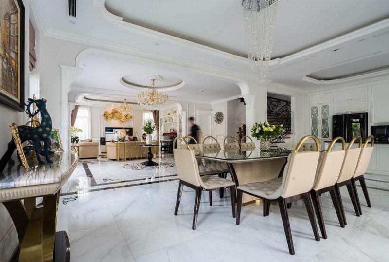 Chất liệu gỗ sồi nga nhập khẩu cao cấp đã qua xử lý, lõi gỗ chắc chắn giúp bộ bàn ăn cổ điển châu âu bền theo năm tháng